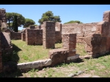 08346 ostia - regio v - insula ii - caseggiato (v,ii,12) - ostfassade - 06-2024.jpg